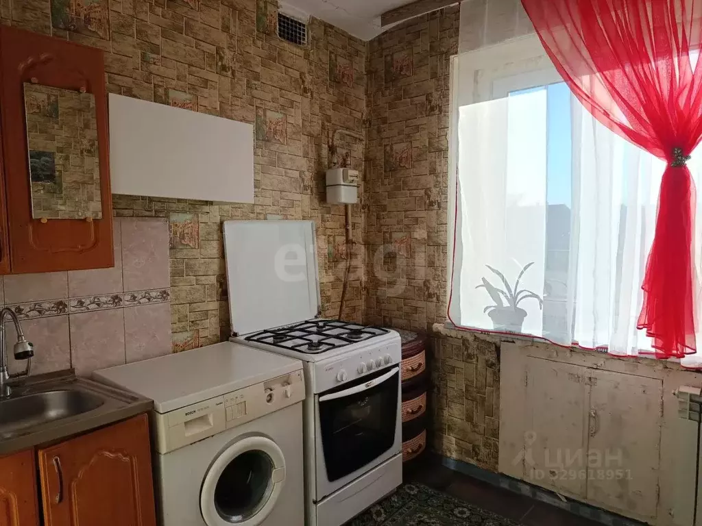 1-к кв. Псковская область, Остров ул. Спартака, 12 (29.5 м) - Фото 1