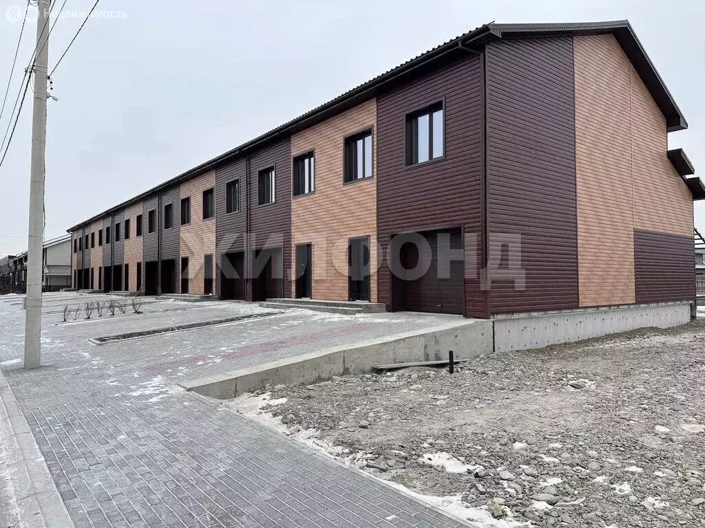 Дом в село Калинино, Покровская улица (217 м) - Фото 1