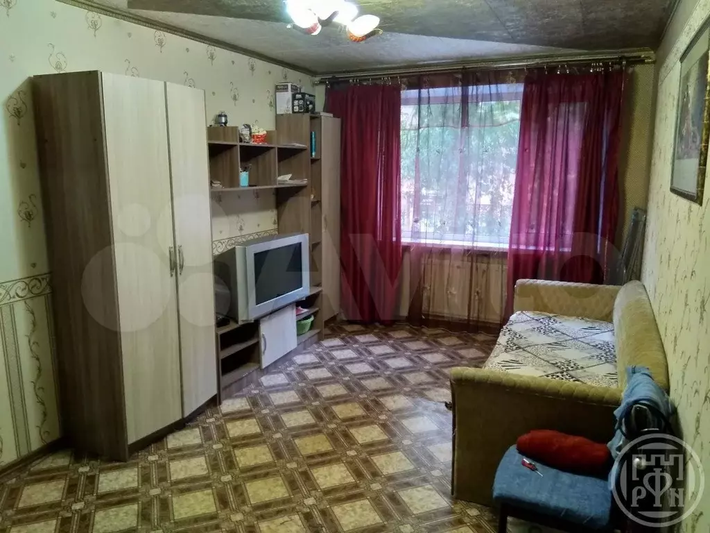 Комната 17 м в 4-к., 1/9 эт. - Фото 1