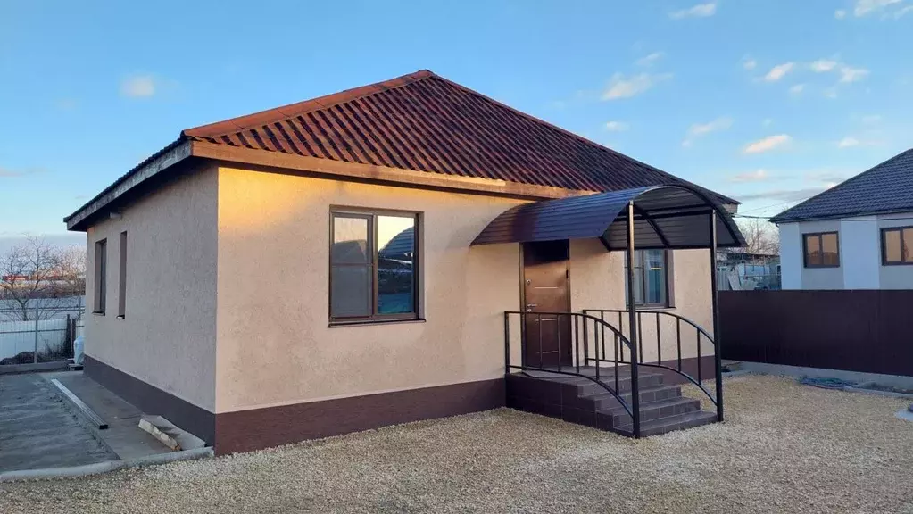 Дом в Краснодарский край, Темрюк Курчанский пер. (83 м) - Фото 1