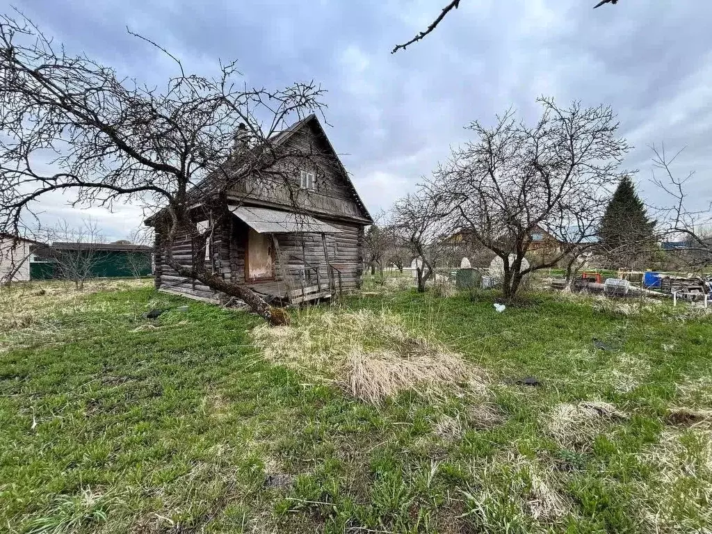 Участок в Ленинградская область, Волхов Южное СНТ, 9-я линия (8.0 ... - Фото 1