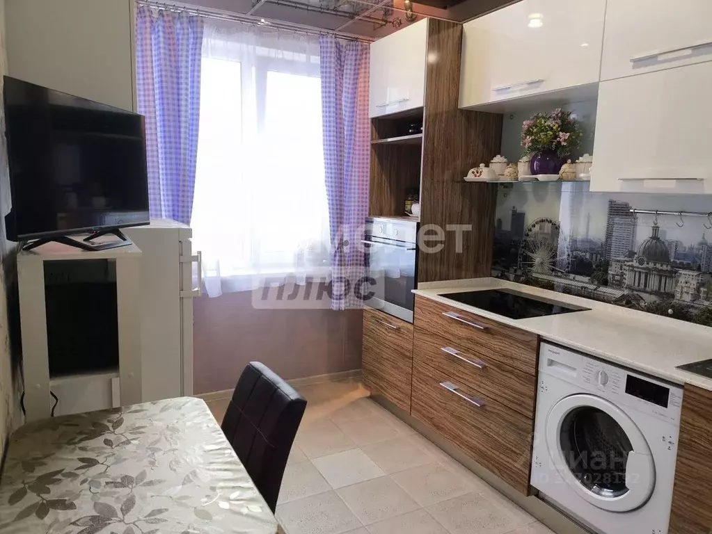 3-к кв. Челябинская область, Челябинск ул. Братьев Кашириных, 93 (68.3 ... - Фото 1