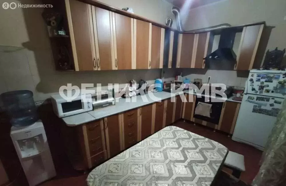 Дом в посёлок Свободы, Константиногорская улица (230 м) - Фото 0