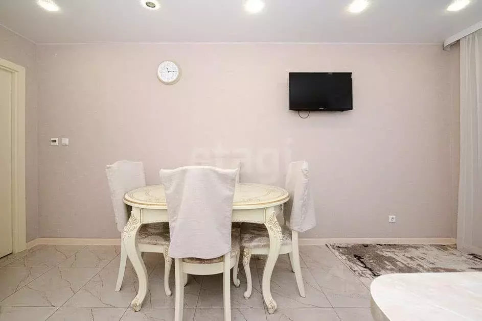 2-к кв. Тюменская область, Тюмень ул. Павла Шарова, 1к1 (67.0 м) - Фото 1