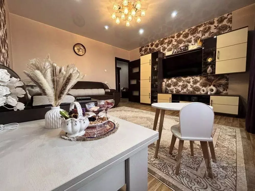 3-к кв. Иркутская область, Иркутск ул. Розы Люксембург, 309А (70.0 м) - Фото 1