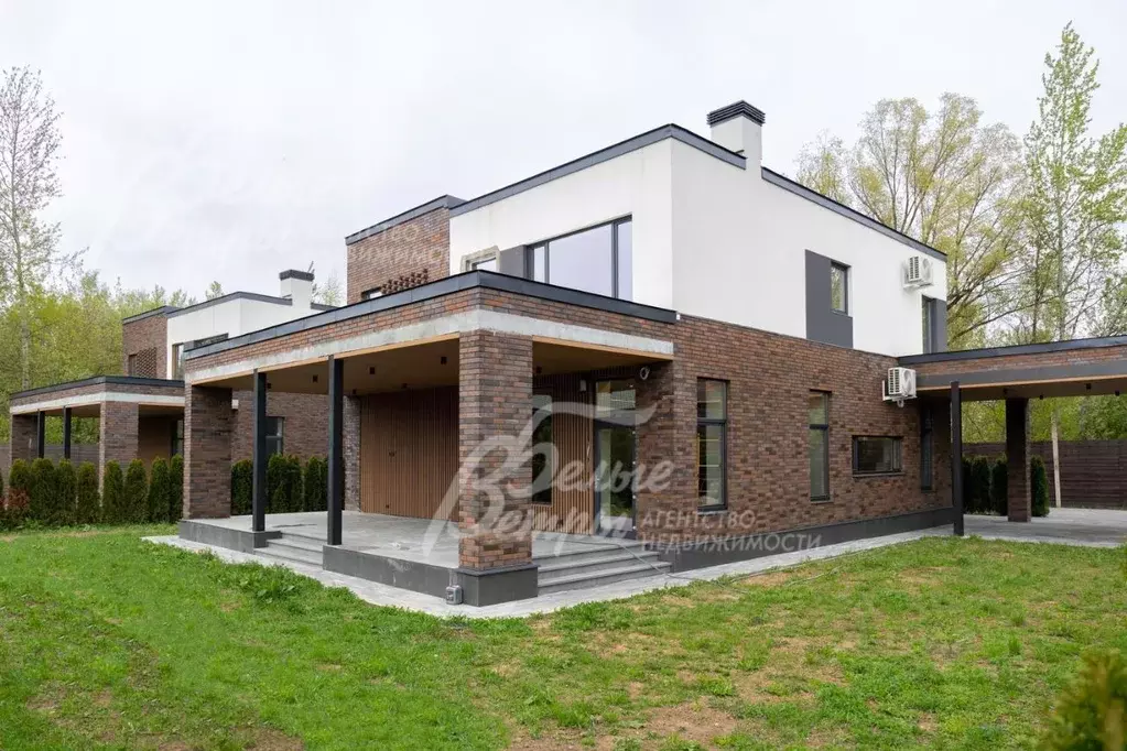 Дом в Москва Чароит кп,  (330 м) - Фото 1