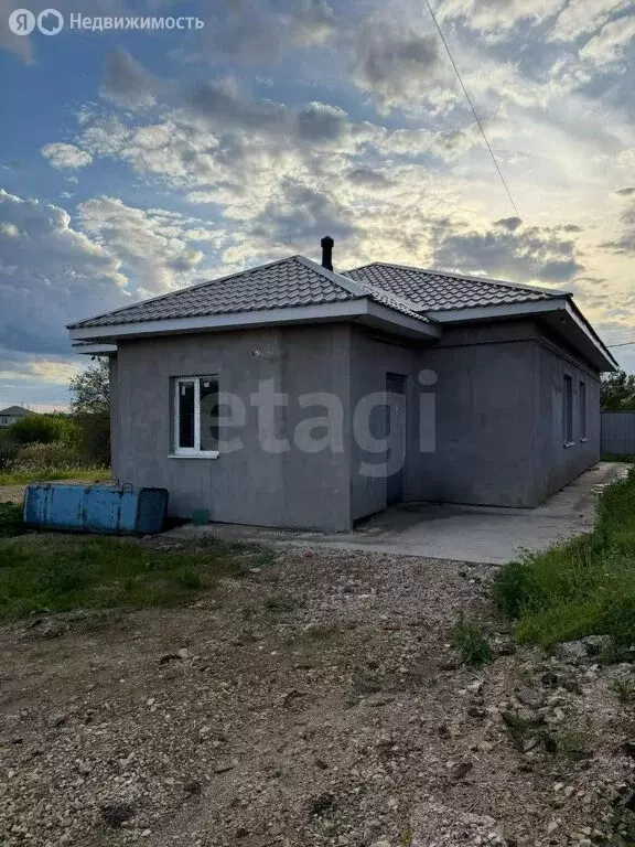 Дом в Саратовская область, муниципальное образование Энгельс, рабочий ... - Фото 0