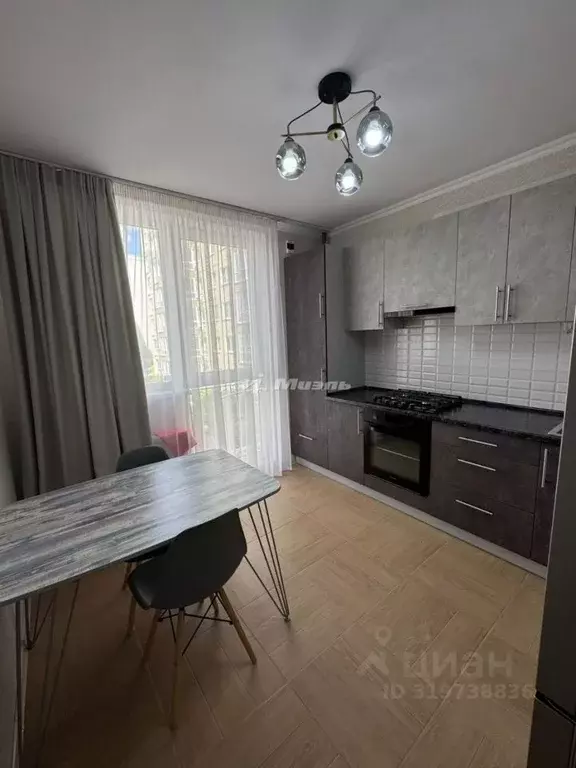 2-к кв. Крым, Симферополь ул. Лексина, 72 (56.0 м) - Фото 0