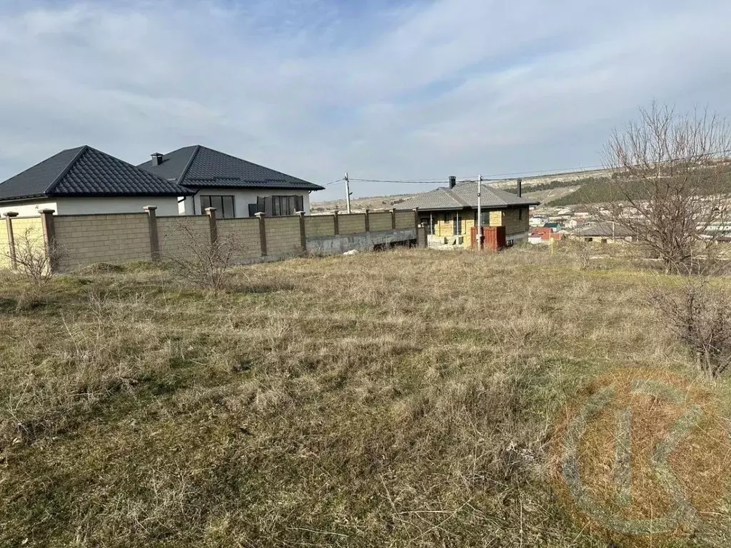 Участок в Крым, Симферопольский район, Трудовское с/пос, с. ... - Фото 1