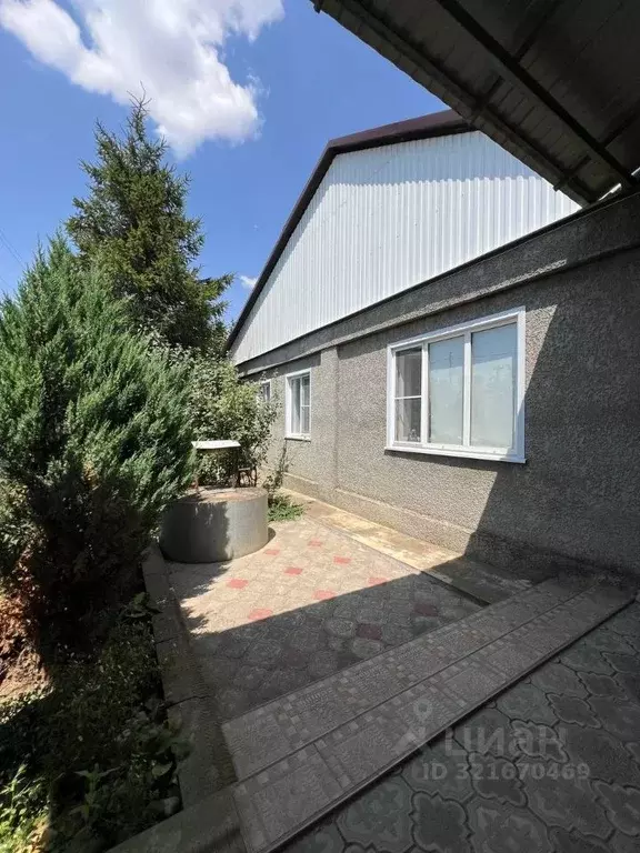 Дом в Краснодарский край, Усть-Лабинский район, Ладожское с/пос, ... - Фото 1