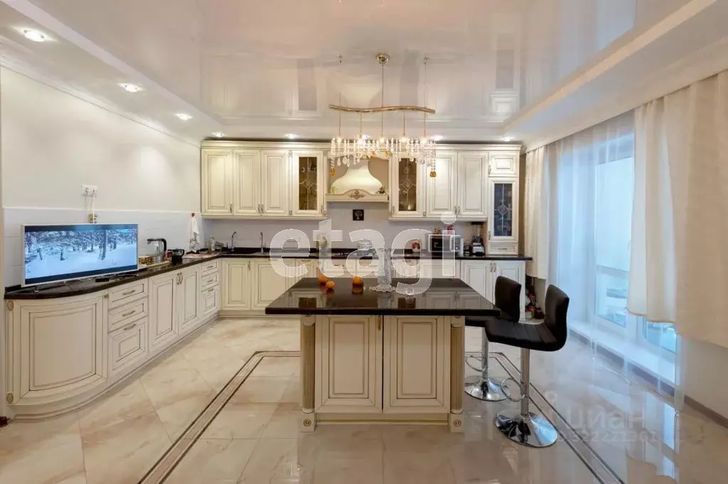 4-к кв. Саха (Якутия), Якутск ул. Бестужева-Марлинского, 1/2 (199.2 м) - Фото 1