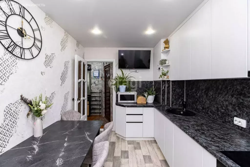 3-комнатная квартира: Тюмень, Ставропольская улица, 11 (65.6 м) - Фото 2