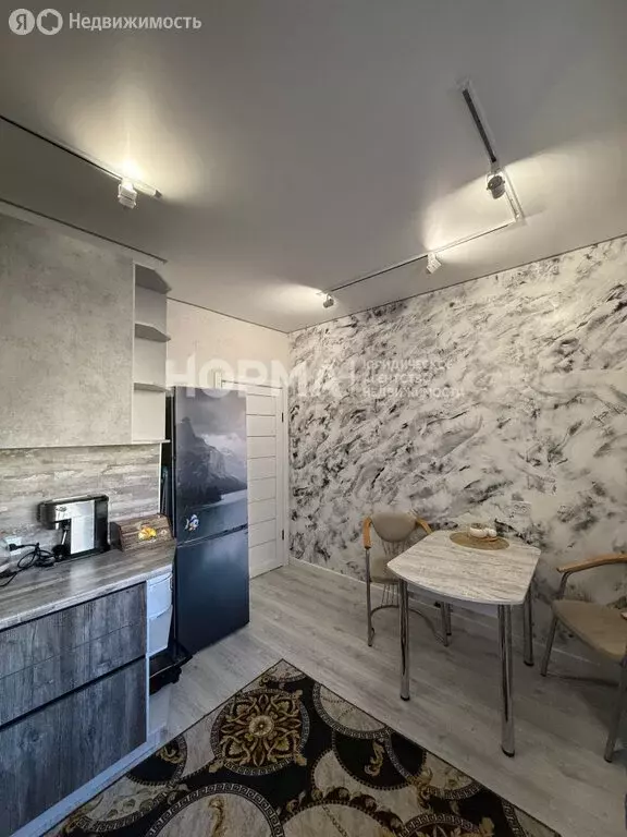 2-комнатная квартира: Октябрьский, улица Рахимьяна Насырова, 14 (57.3 ... - Фото 2