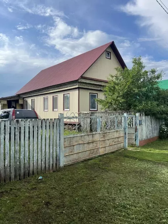 Дом в Башкортостан, Чишминский сельсовет, д. Нижнехозятово ул. ... - Фото 1