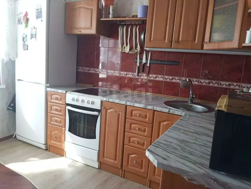 2-комнатная квартира: Черногорск, улица Генерала Тихонова, 8Б (53.8 м) - Фото 0