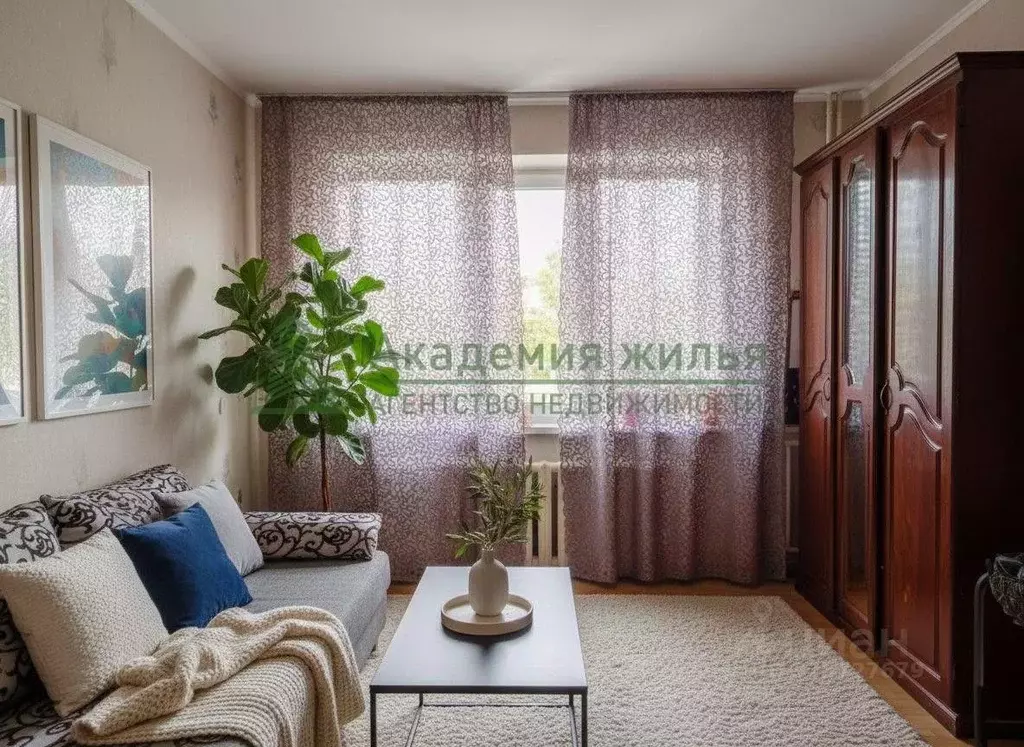 2-к кв. Саратовская область, Энгельс 2-й мкр, 37 (45.0 м) - Фото 1