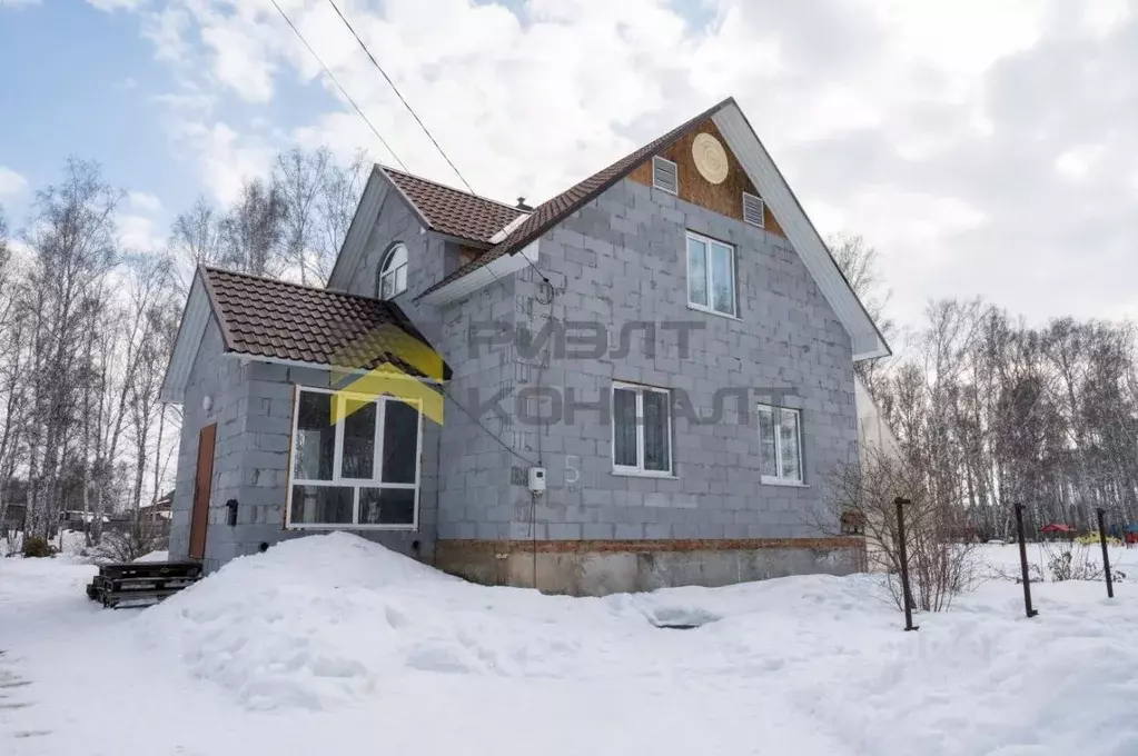 Дом в Омская область, Саргатское рп ул. Бульварная, 5 (179 м) - Фото 1