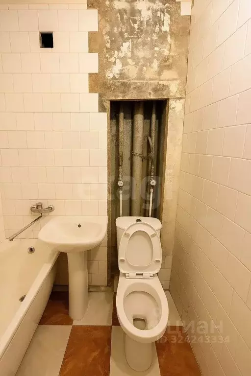 2-к кв. Омская область, Омск просп. Космический, 33 (42.2 м) - Фото 2