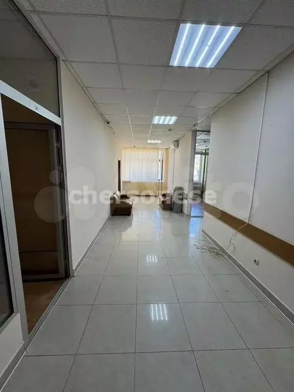 Аренда помещения свободного назначения 142 кв м, 4/4 этаж улица ... - Фото 0