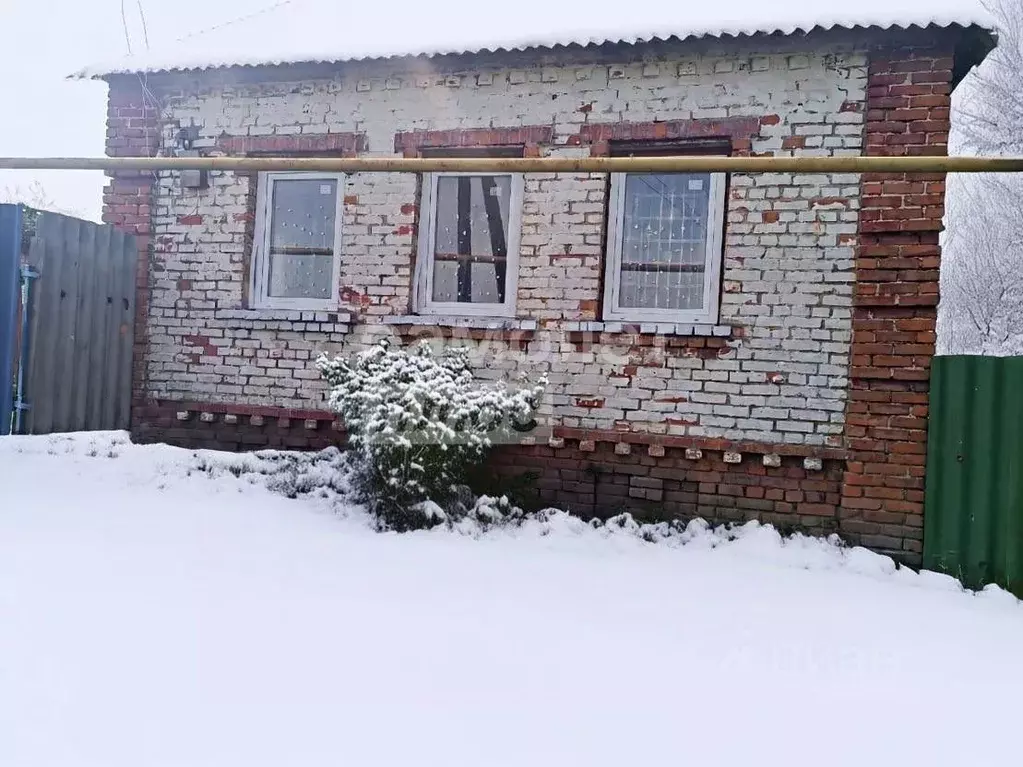 Дом в Курская область, Октябрьский район, Лобазовский сельсовет, с. ... - Фото 2