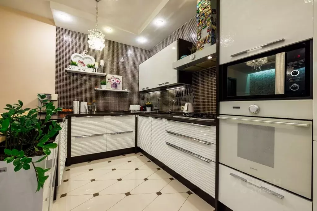 3-к кв. Татарстан, Казань ул. Габдуллы Кариева, 10 (130.9 м) - Фото 0