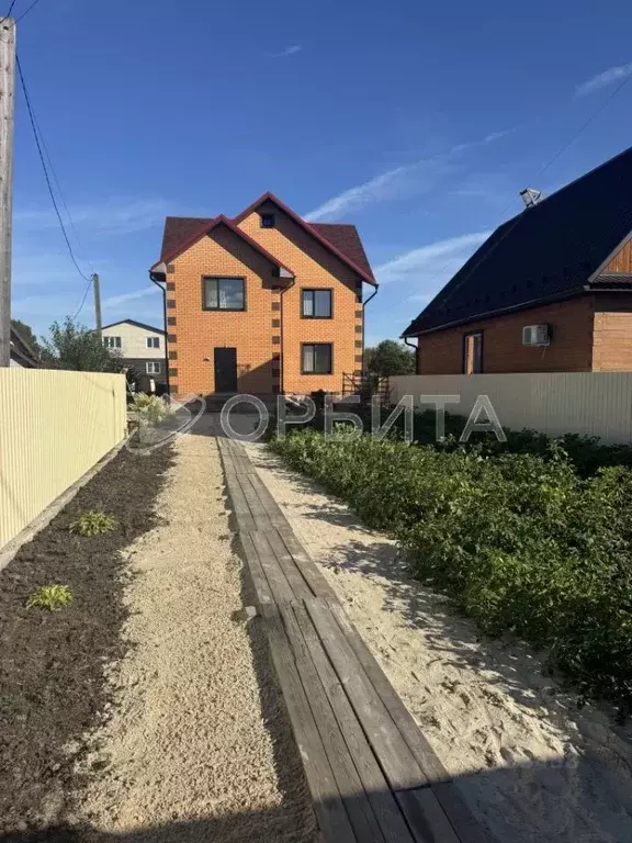 Дом в Тюменская область, Тюмень Зарека мкр, ул. Тундровая (180 м) - Фото 1