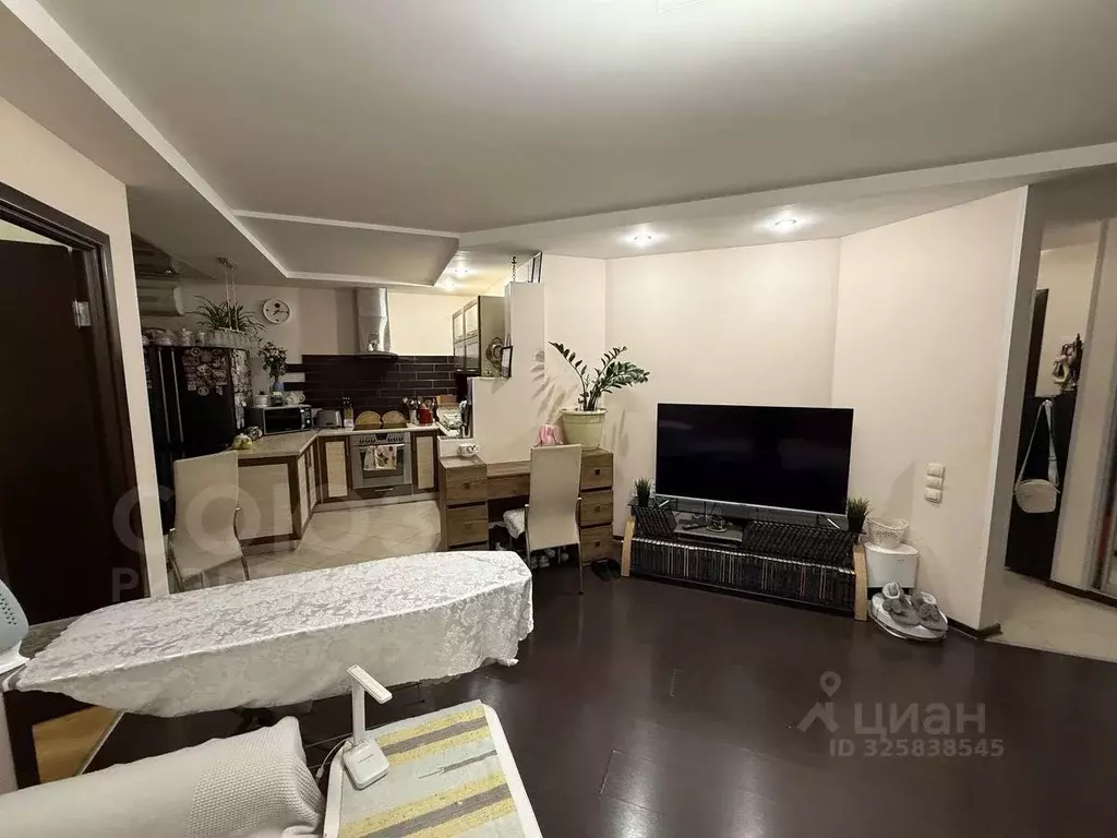 3-к кв. Волгоградская область, Волгоград Днестровская ул., 12 (75.0 м) - Фото 1