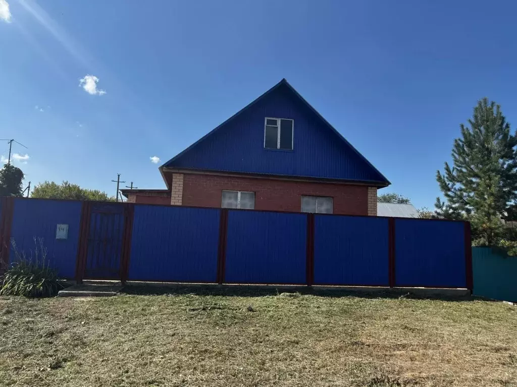 Дом в Оренбургская область, Сакмарский район, Беловский сельсовет, с. ... - Фото 1