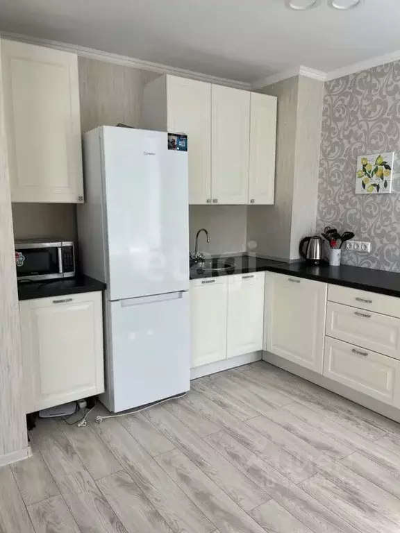 2-к кв. Тюменская область, Тюмень ул. 50 лет Октября, 26 (73.2 м) - Фото 2