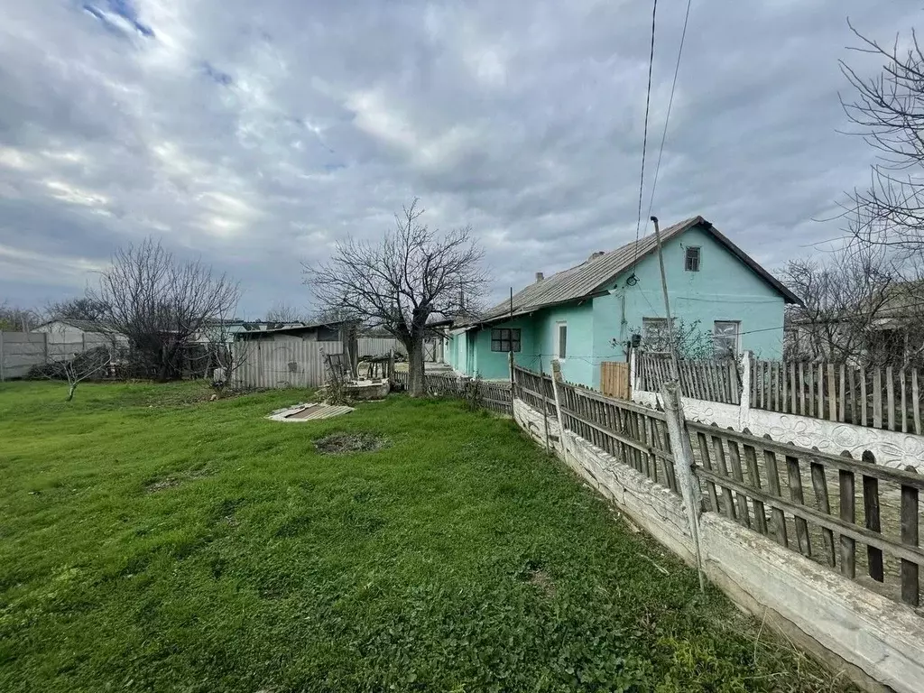 Дом в Крым, Сакский район, Веселовское с/пос, с. Наташино ул. ... - Фото 1