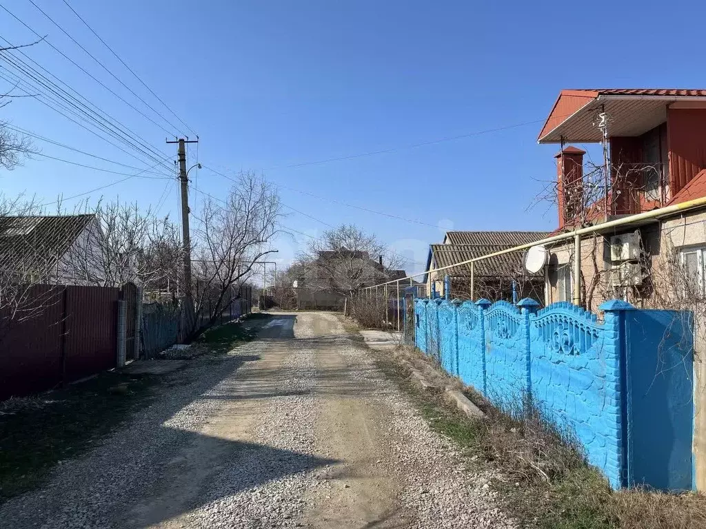 Дом в Крым, Сакский район, Ореховское с/пос, с. Михайловка ул. ... - Фото 1