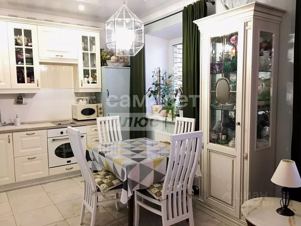 2-к кв. Тюменская область, Тюмень ул. Революции, 228к2 (55.3 м) - Фото 0