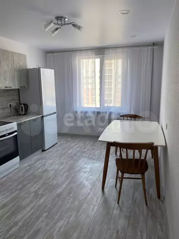 2-к. квартира, 58 м, 4/10 эт. - Фото 0