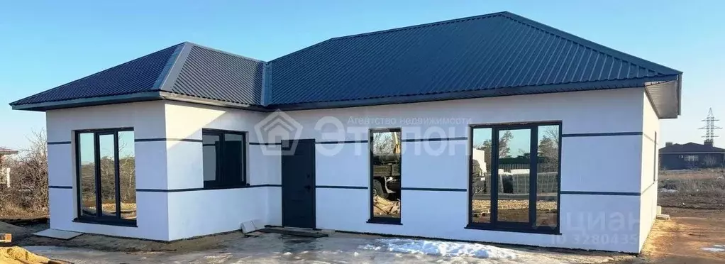 Дом в Волгоградская область, Волгоград ул. Джамбула Джабаева (106 м) - Фото 1