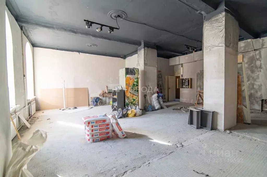 Помещение свободного назначения в Алтайский край, Барнаул просп. ... - Фото 1