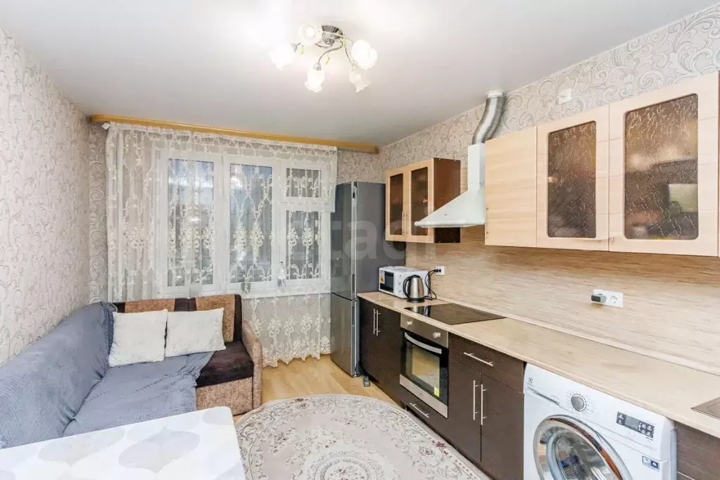 2-к кв. Тюменская область, Тюмень ул. Александра Протозанова, 16 (61.7 ... - Фото 1