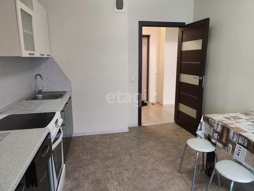 2-к кв. Тюменская область, Тюмень ул. 50 лет Октября, 57А (55.0 м) - Фото 2