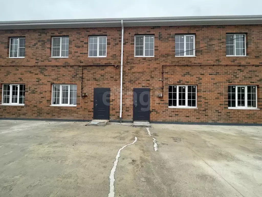 Таунхаус в Калмыкия, Элиста пер. Гермашева, 1 (100 м) - Фото 1