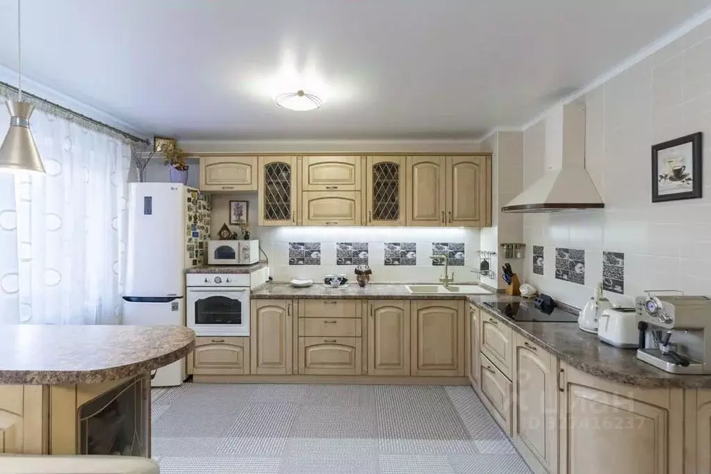 2-к кв. Тюменская область, Тюмень ул. Прокопия Артамонова, 4 (87.5 м) - Фото 1