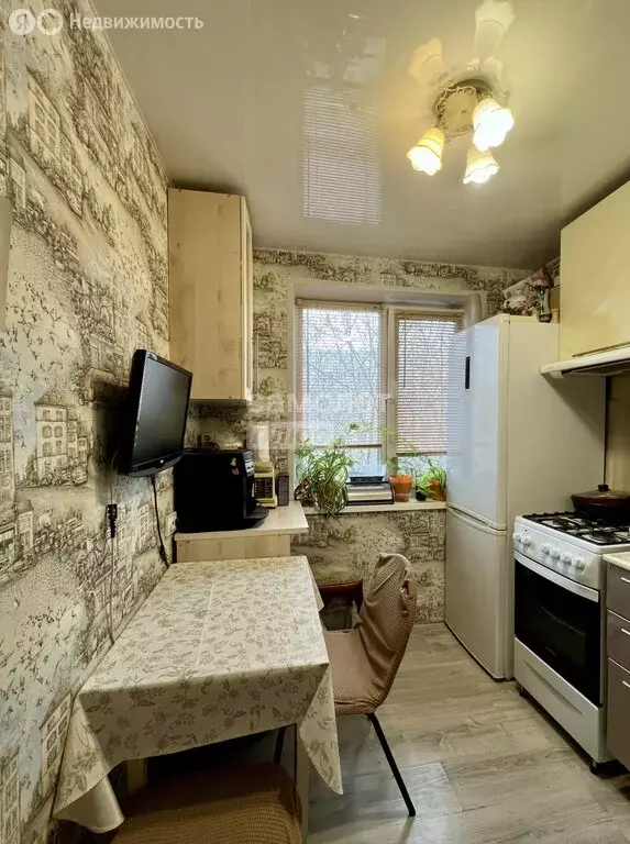 3-комнатная квартира: Сыктывкар, улица Юхнина, 2 (60 м) - Фото 0