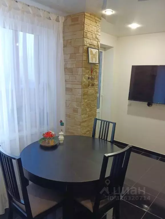 2-к кв. Самарская область, Тольятти Революционная ул., 11б (64.3 м) - Фото 2