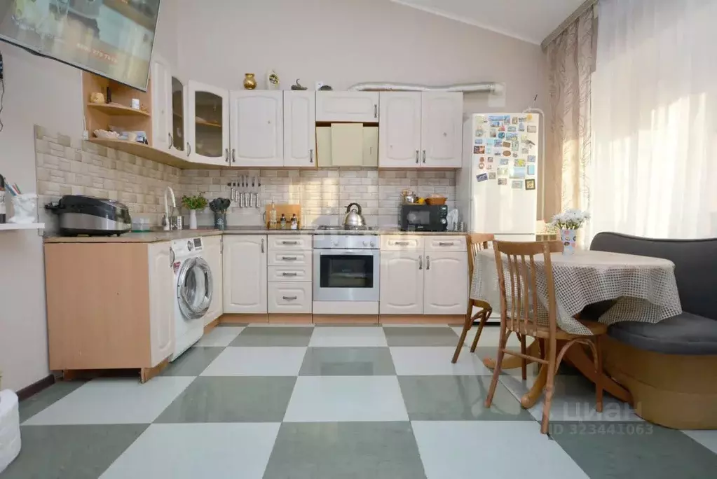 2-к кв. Саха (Якутия), Якутск ул. Жорницкого, 7/19 (69.0 м) - Фото 1