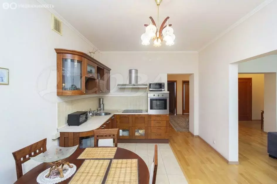 3-комнатная квартира: Тюмень, улица Орджоникидзе, 11 (98.6 м) - Фото 1