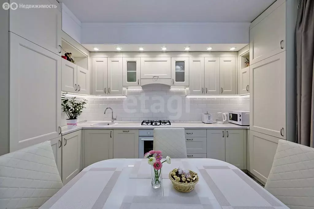 3-комнатная квартира: Калининград, улица Виктора Денисова, 24 (90.5 м) - Фото 1