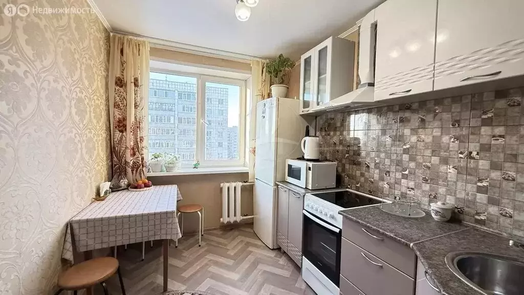 2-комнатная квартира: Тюмень, улица Федюнинского, 5 (51.6 м) - Фото 1