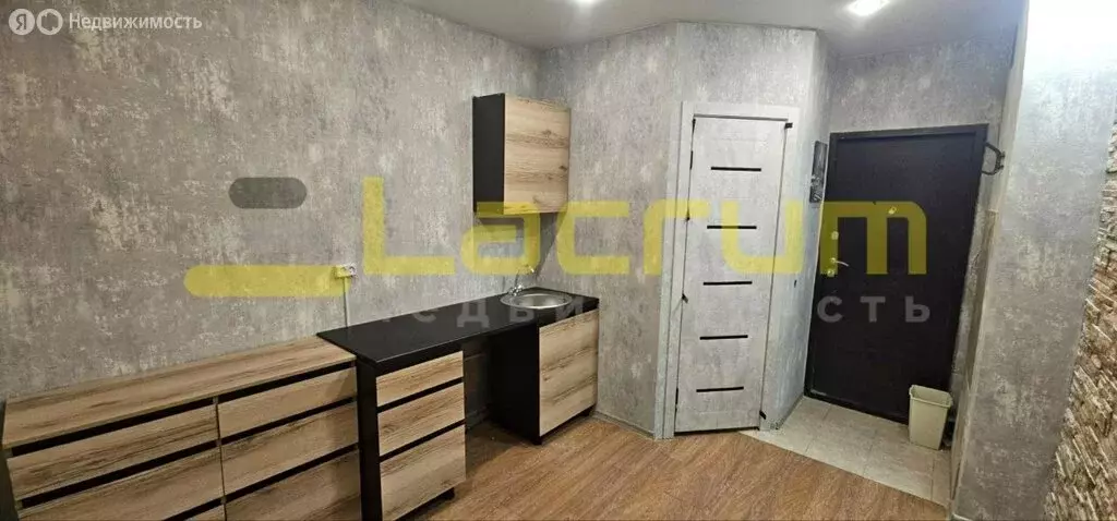 Квартира-студия: Красноярск, улица Железнодорожников, 9 (12 м) - Фото 1