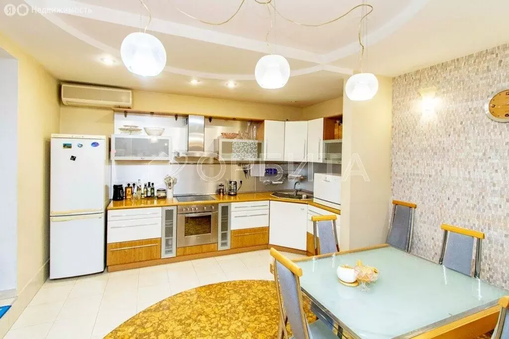 3-комнатная квартира: Тюмень, улица 50 лет ВЛКСМ, 33 (98.1 м) - Фото 1