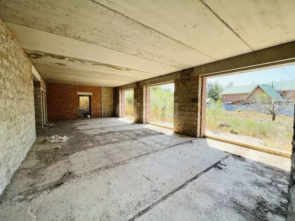 Дом в Астраханская область, Астрахань Аэропортовская ул., 2Б (278 м) - Фото 1