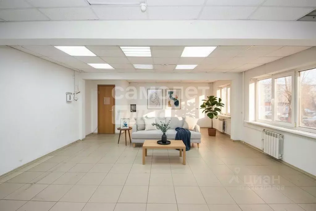 Помещение свободного назначения в Омская область, Омск просп. ... - Фото 1