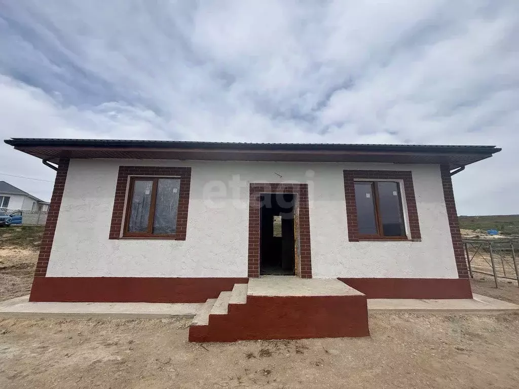 Дом в Крым, Симферопольский район, Добровское с/пос, с. Пионерское ул. ... - Фото 1